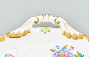 Herendi Viktória mintás porcelán süteményes készlet kis méretű (12 cm) tányérokkal. Tál d: 30 cm Kéz...