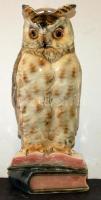 Nagyméretű, jelzéssel ellátott könyveken ülő porcelán bagoly, 32cm-es magassággal