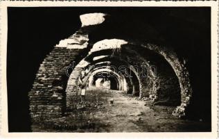 Ada Kaleh, sírcsarnok, katakomba, hölgy / catacombs. Ömer Feyzi photo