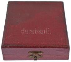 1941. "Testvériség SE 1941. IX. 7. 100km I-III.oszt. IV." bronz díjplakett tokban (66x45mm...