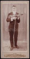 cca 1905 Férfi hegedűvel, keményhátú fotó, 16,5×8,5 cm