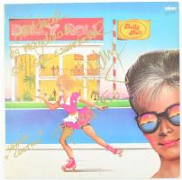 Dolly Roll - Dolly Roll. Vinyl lemez, LP, Album, Favorit - SLPM 17955, Magyarország, 1985 Duplán DEDIKÁLT! a lemezen a vignetta nyomás nélkül, azon Dolly autográf feliratozásával dedikált fényképes naptárral
