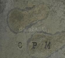 Tejkiöntő.
Látványos régi bicolor réz és ezüst színű tejkiöntő,hasábos forma tömör réz fogóval,korá...