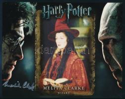 Melita Clarke színésznő, a Harry Potter és a bölcsek köve c. film szereplőjének autográf aláírása őt ábrázoló fotónyomaton, tanúsítvánnyal, 25x20 cm / Autograph signed photo of Melita Clarke actress, who played a role in Harry Potter and Philosophers Stone, with certificate, 25x20 cm