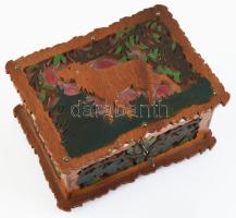 Vegyes átnézetlen bizsu tétel, kulcsos fadobozban, garancia nincs! 12x16x8,5 cm