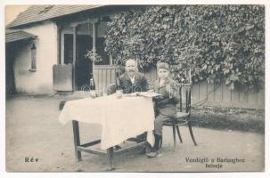 Rév, Körösrév, Vad, Vadu Crisului; Vendéglő a Barlanghoz belseje, borozás / restaurant, father and son drinking wine (EK)