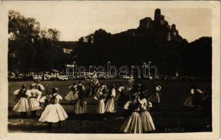 Trencsén, Trencín; vár, ünnepség / Trenciansky hrad / castle, festival. Foto-Tatra (EK)