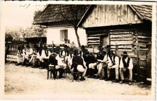 Lövéte, Lueta; Majorgyűlés, népviselet, falubeliek. Kováts István fényképész / folklore, manor meeting. photo (fl)