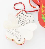 1937-1940 2 db szív alakú, kézi festéssel díszített emlékkönyv, harmonikaszerűen nyílik, szakadással