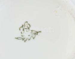 Kőbányai porcelán bonbonniere. Kézzel festett, jelzett, kis kopással 12 cm