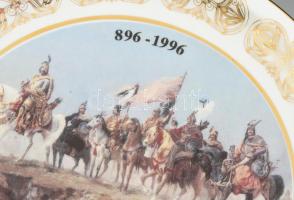 Zsolnay honfoglalás dísz tál matricás, jelzett, hibátlan, eredeti dobozában d: 31 cm