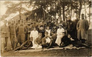 1917 Pardubice, Pardubitz; Osztrák-magyar katonák és nővérek a hadikórház mellett / WWI Austro-Hungarian K.u.K. military hospital, soldiers and nurses. photo (EK)