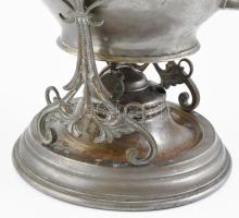 Teamelegítő mécsestartóval. XIX. sz. vége. Alpakka, fa fogóval. 26x26 cm