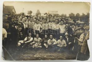 cca 1930-1936 Debreceni Bocskai csapatának meccsein, túráin készült fotók, vegyes méretben