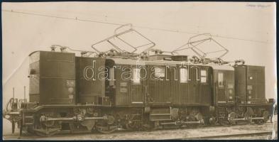 cca 1920-1930 Lauban-Königszelt vasútvonal, Siemens mozdony, fotó, felületén törésnyomok, 12,5×24,5 cm / Siemens locomotive
