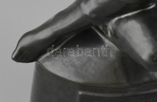 Oláh Sándor (1907-1983): Női akt. Kerámia, talapzatán verssel, hibátlan, jelzett, m: 49 cm