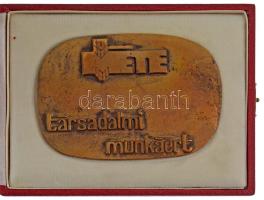 ~1970. MÉTE - Társadalmi munkáért egyoldalas bronz érdemplakett hátoldalán névre szóló gravírozással, eredeti tokban (80x112mm) T:AU