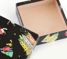 Altmann & Kühne bonbonos doboz, tervezte Kaeszné Lukáts Kató. 9x9 cm Kissé kopott