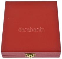 ~1970. "ÉDOSZ - Élelmezésipari Dolgozók Szakszervezete" aranyozott fém emlékplakett műgyan...