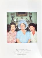 Robert Lacey: God Bless Her! Queen Elizabeth, The Queen Mother. London, 1987, Century. Gazdag képany...