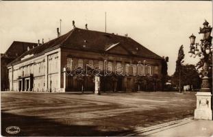 Budapest I. Miniszterelnökségi palota, hirdetőoszlop. Csiky Foto