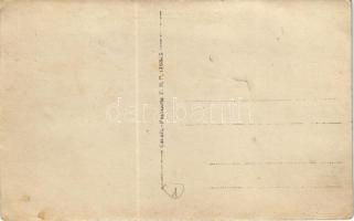 Mezőgazdasági gép javítása a helyszínen hegesztéssel, gázpalackkal. photo (r)