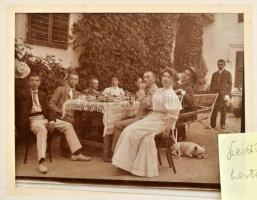 cca 1910 A Szentkirályi család zalahosszúújfalui (Zalaapáti) kastélya, a család tagjai összesen 59 d...