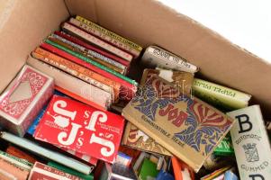 Óriási cigaretta papír gyűjtemény. Egy nagy doboznyi különféle, sok országból, különlegességekkel / ...