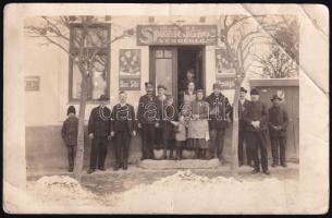 cca 1920 Budapest, XX. kerület, Spilák János vendéglője, fotólap, felületén törésnyomok, 14×9 cm