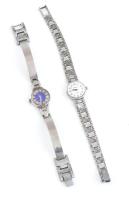 2 db Chaika kézi felhúzós női karóra, fém szíjjal, kissé karcos üveggel, működnek, d: 17 mm körül