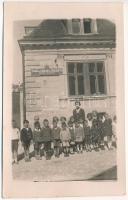 1933 Brassó, Kronstadt, Brasov; Scoala de Copii mici a Statului No. 4. Blumana / Bolonyai 4. sz. állami iskola / Blumenau Schule / school. photo (fl)