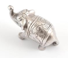 Ezüst (Ag) elefánt, jelzett, 4,2 cm, nettó: 40,14