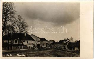 Barót, Baraolt; Piac tér, országzászló, Temetkezési vállalat, Demeter Pál és Pap András üzlete / square, Hungarian flag, funeral home, shops (fl)