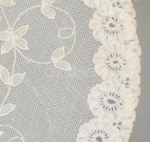 Angol tortatálca, dupla üvegbetéttel, közte, régi szép halasi csipke, jelzés nélkül, szép állapotban...