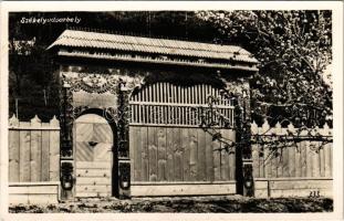 1941 Székelyudvarhely, Odorheiu Secuiesc; Székely kapu. Kováts István fényképész / Poarta secuiasca