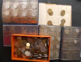 Cca 60dkg vegyes világ, régi és új, hozzá 4db album magyar váltópénz, főleg modern
