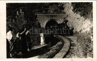 1949 Lillafüred (Miskolc), Erdei kisvasút, gőzmozdony az alagútból, vonat