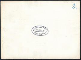 cca 1930-1940 Szendrő István (1908-2000): Imádkozók, jelzetlen fotó, szakadásokkal, 18×24,5 cm