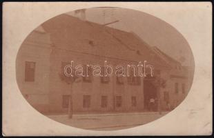 1894 Brassó, Hosszú utca 127, Brenndörfer Jánosné háza, feliratozott fotó, foltos, 9×13,5 cm