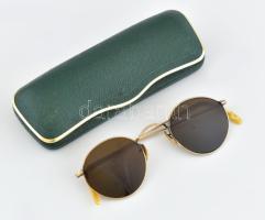 Vintage napszemüveg, szárain kis sérüléssel, eredeti tokjában