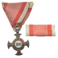 1914-1918. "Ezüst Érdemkereszt a Vitézségi Érem szalagján" részben zománcozott, karikán je...