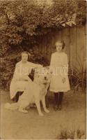 1917 Nagyvárad, Oradea; kislányok kutyával a ház udvarán / girl with dog. photo (fl)