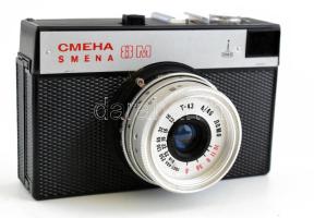 Lomo Smena 8M fényképezőgép, 35 mm filmformátum, Lomo T-43 4/40 objektívvel, eredeti tokjában. Megkímélt, jó állapotban. / Vintage USSR camera, in original case, good condition