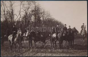 cca 1905 Huszárok lovon gyakorlatozás közben, fotó, szép állapotban, 9×14 cm