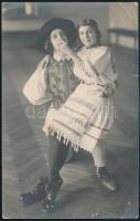 1913 Nagyvárad, táncosok, fotólap, felületén törésnyom, 14×9 cm