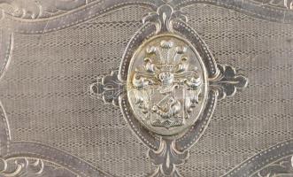 Ezüst (AG) vésett és gilosált magyar nemesi címeres asztali tubákos szelence dianás jelzéssel cca 18...