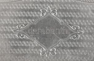 Ezüst (AG) vésett és gilosált magyar nemesi címeres asztali tubákos szelence dianás jelzéssel cca 18...