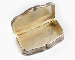 Ezüst (AG) vésett és gilosált magyar nemesi címeres asztali tubákos szelence dianás jelzéssel cca 18...