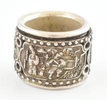 Ezüst (Ag) kínai, nemzetségfő hüvelykujjgyűrű két részből áll, mozgatható, gazdagon díszített Jelzet...