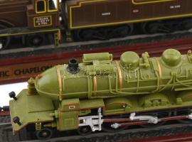 5 db mozdony makett, jelzett, azonosított, fa alapon. kb 30 cm